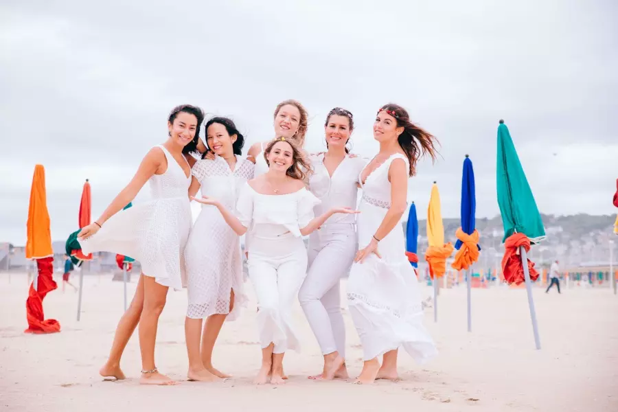 groupe de copines sur la plage 