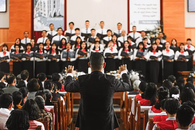 chorale chantant les paroles d'une musique